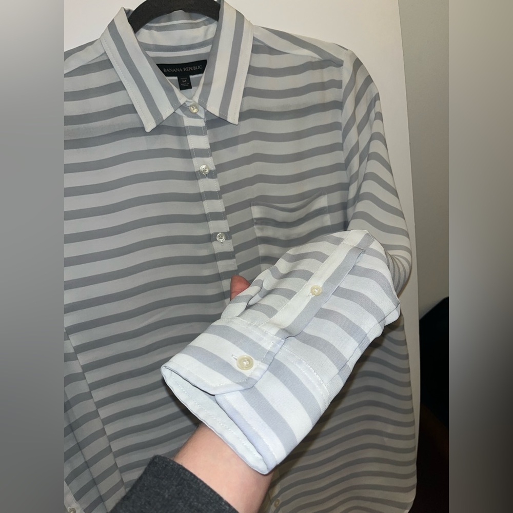 Petite 🍌 Banana Republic Button Down - Picture 8 of 13